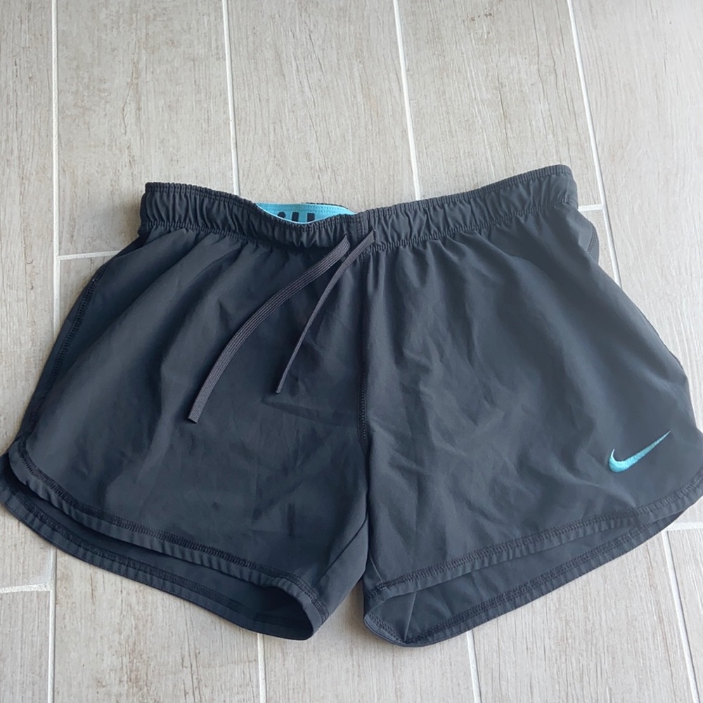 NWOT Nike Shorts w built in compression shorts